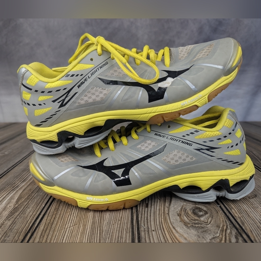 Mizuno Dynamotion Size 9.5 Yellow/Gray Volleyball Shoes